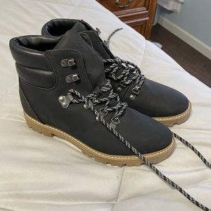 Tully Lace-Up Winter Hiking Boots